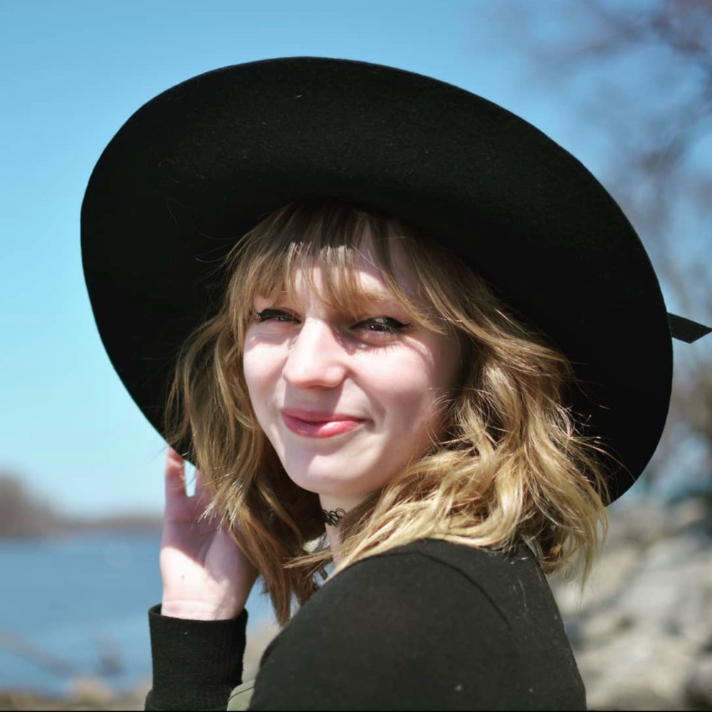 Meet your Posher, Ashley